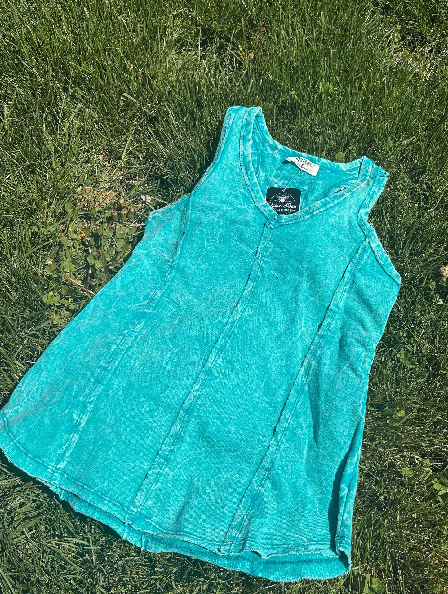 Vibrant Mineral Wash Tank – Queen Bee Boutique