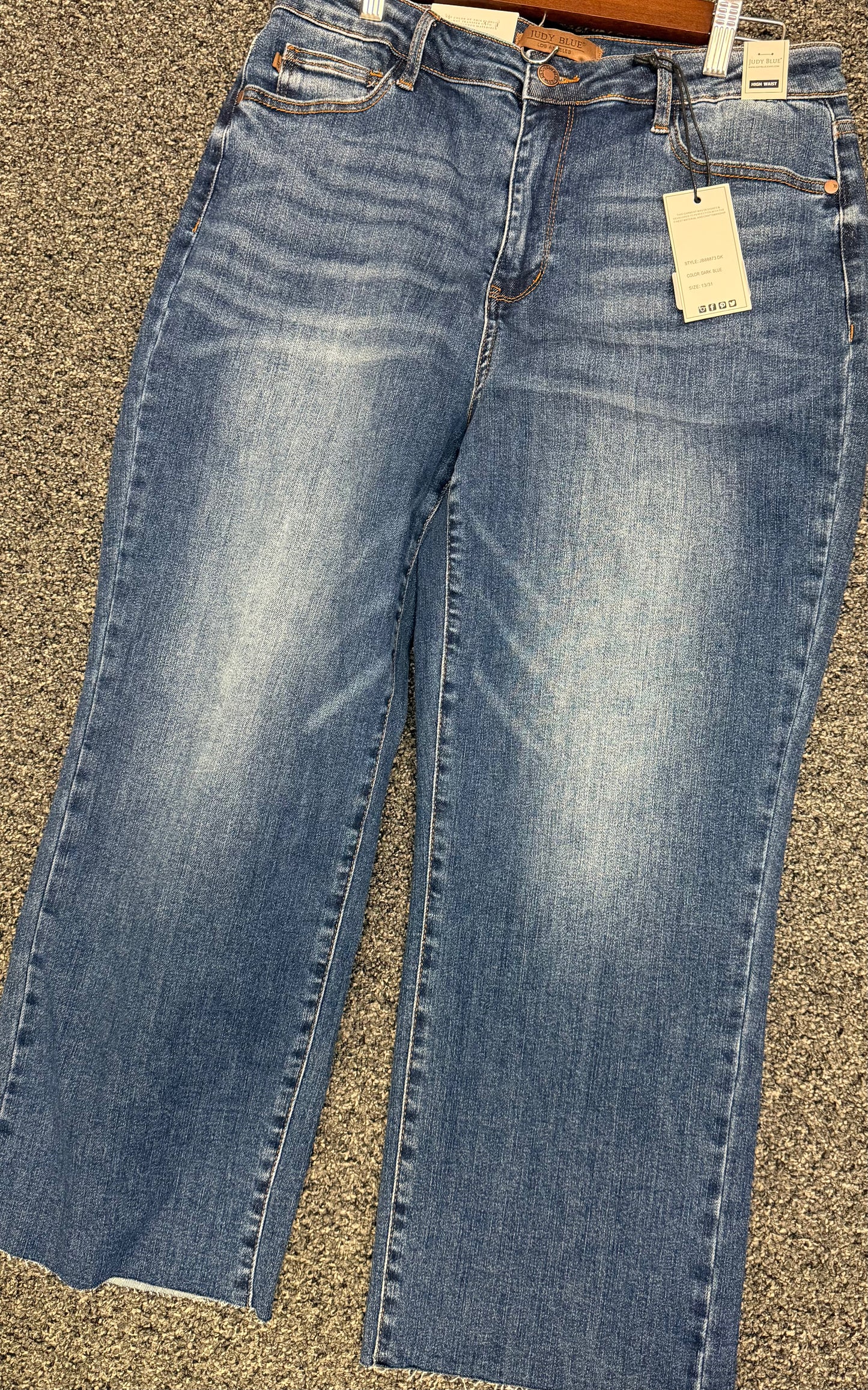 Judy Blue Dark Wash Capri