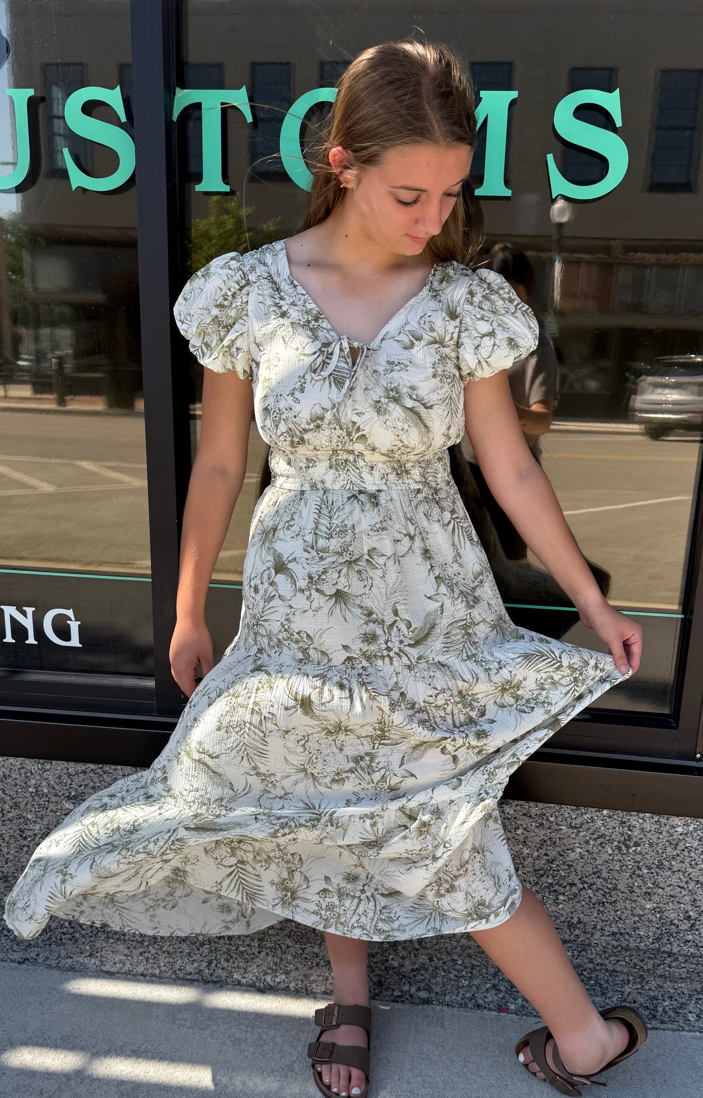 FLORAL PRINT FRONT TIE V NECK MIDI DRESS