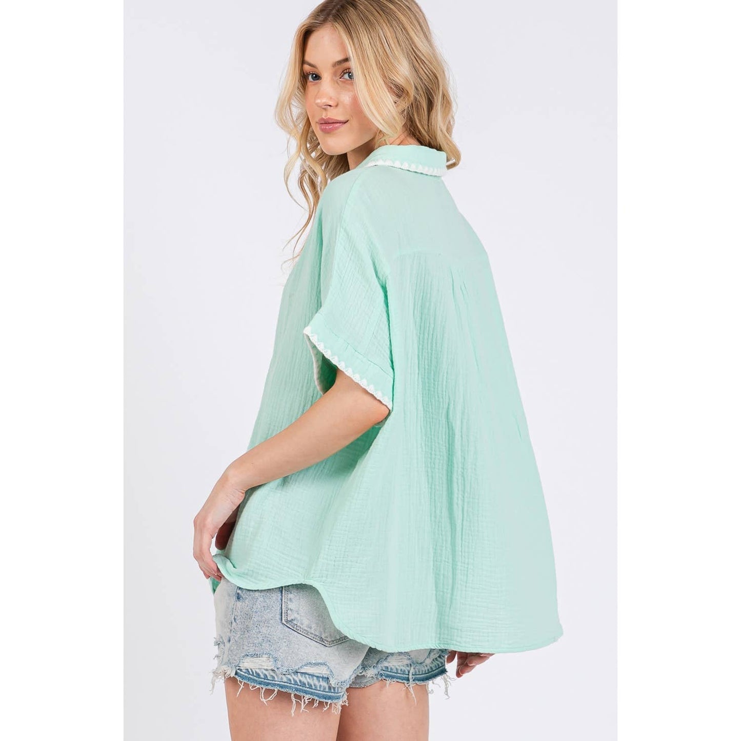 BOHO CONTRAST ZIGZAG TRIM GAUZE BUTTON-UP SHIRT