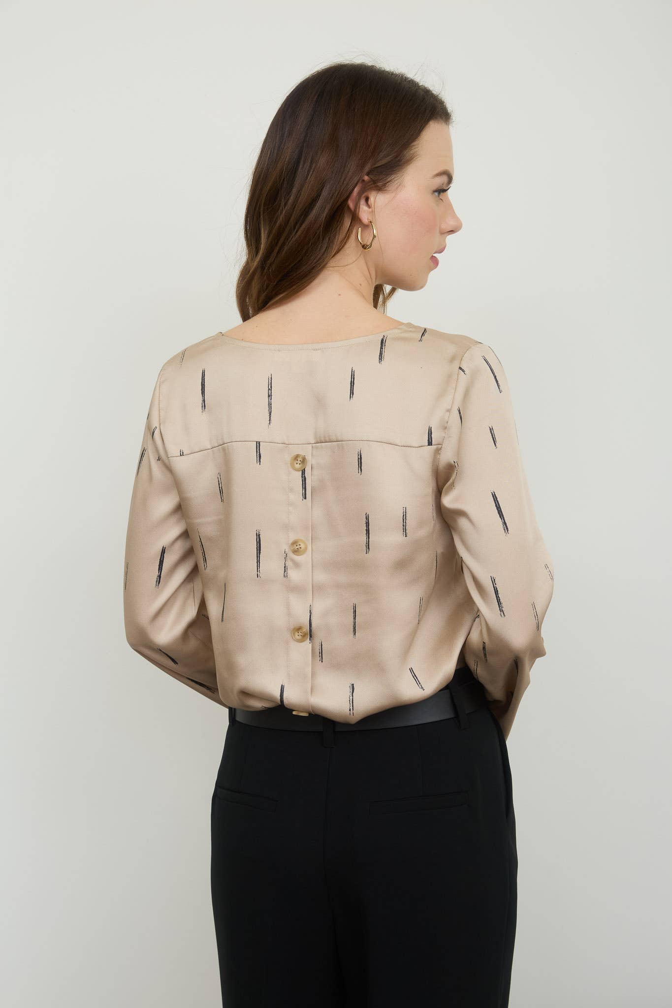 BRUSH STROKE 3/4 SLEEVE SATIN TOP