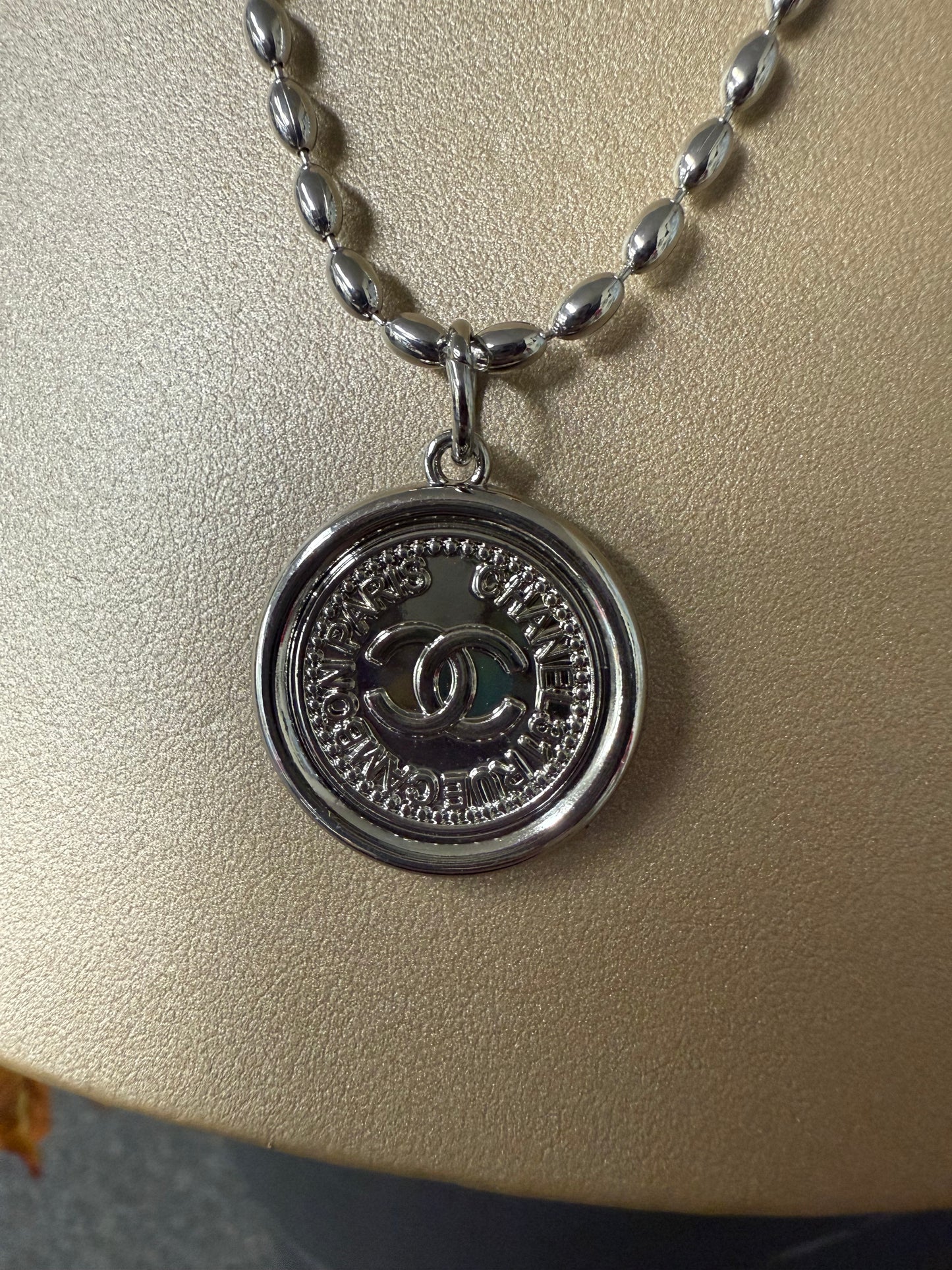 Silver Tone Medallion Pendant Necklace – Bold Chain