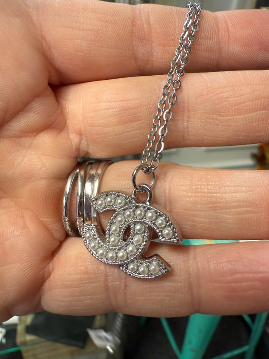 Silver Tone Pearl Accent Pendant Necklace