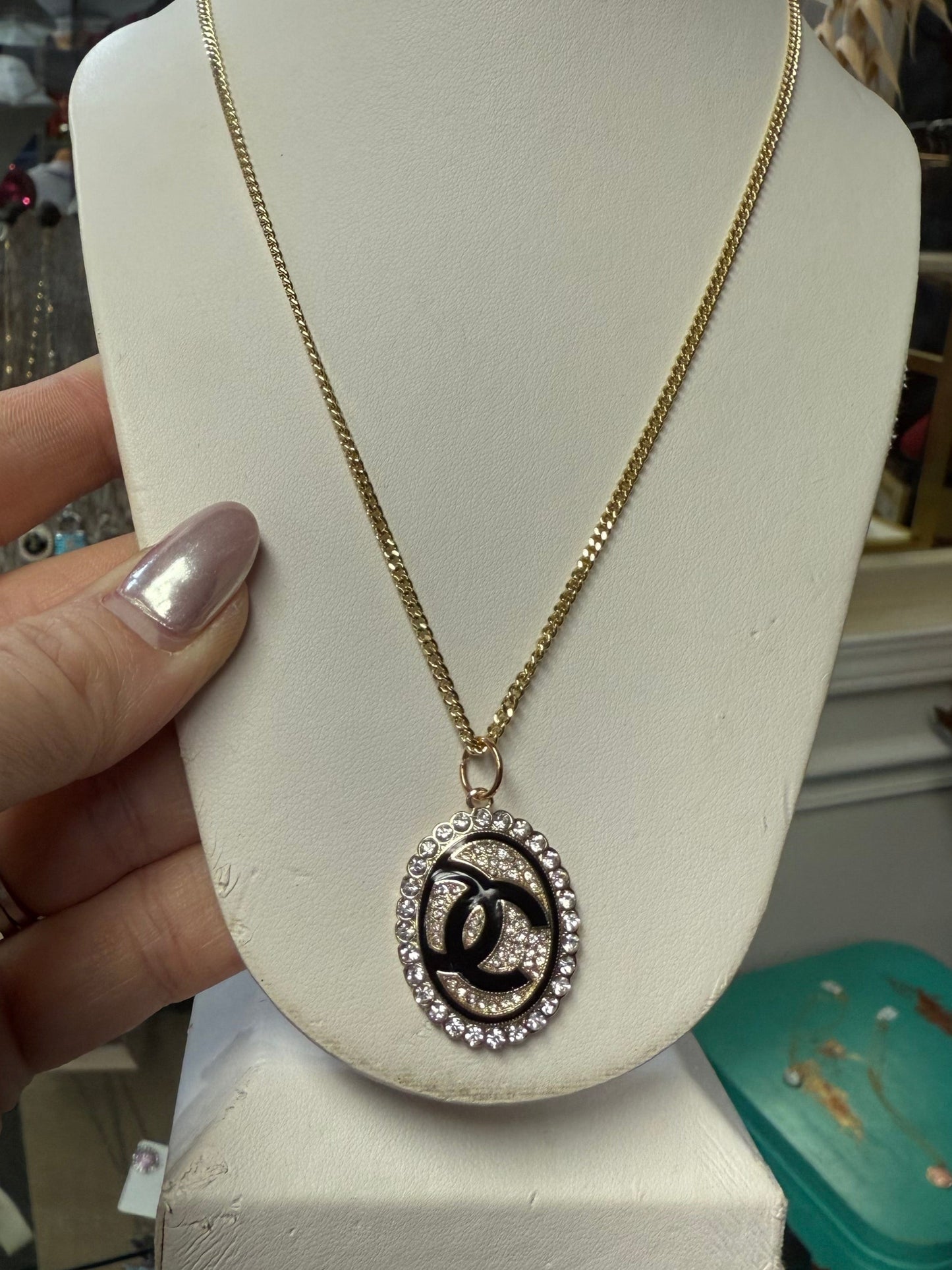 Gold Tone Oval Crystal Pendant Necklace – Statement Jewelry